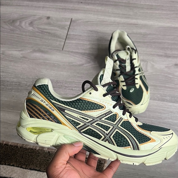 Asics Other - ASICS GT 2160' Dark Green and Cream Sneakers